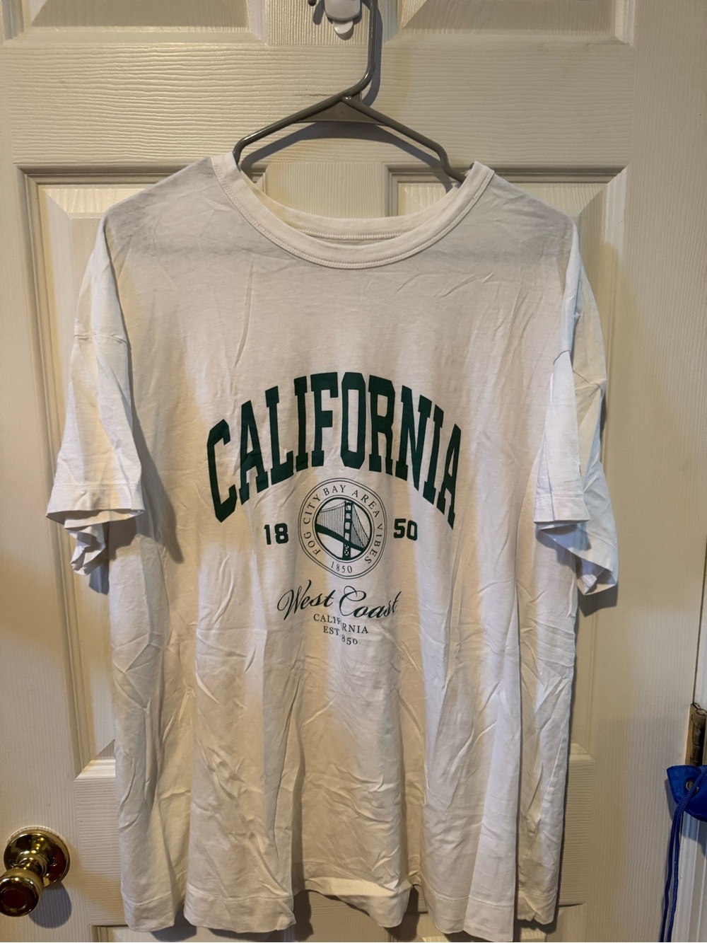 Old Navy White Short-Sleeve Tee with Dark Green California Graphic